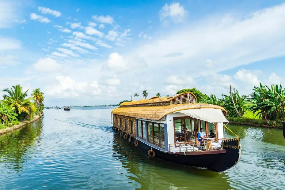 Alleppey Backwaters (Alappuzha) - orangecabz.com